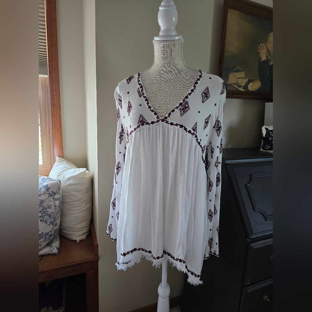 Free People Size M Womens Boho White Top Embroidered Bell Sleeves Flowy Blouse